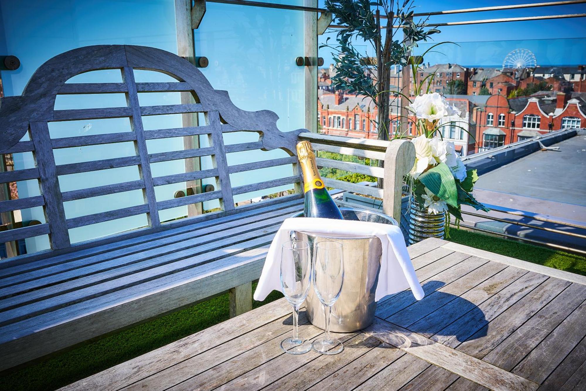 The Vincent Hotel Southport Exterior foto